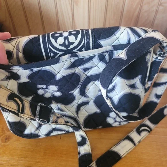 Vera Bradley Crossbody Bag Floral Quilted Black White Purse - Picture 2 of 4